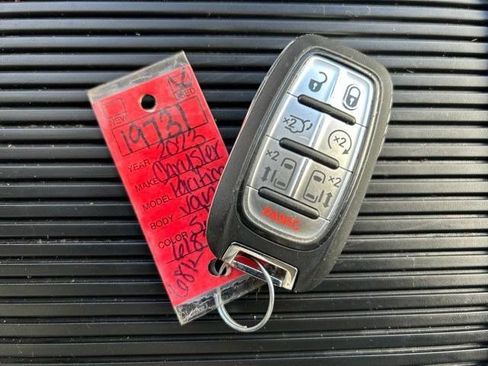 Used 2023 Chrysler Pacifica Touring-L FWD image 64
