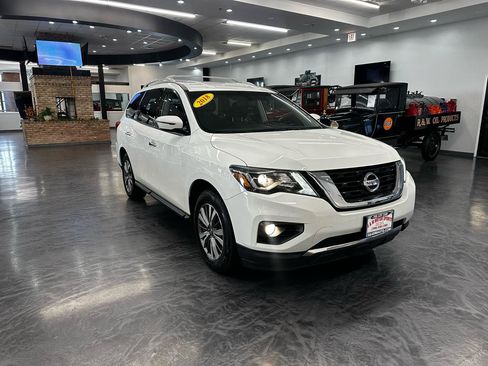 Used 2018 Nissan Pathfinder SV w/ SV Tech Package AWD/4WD image 3