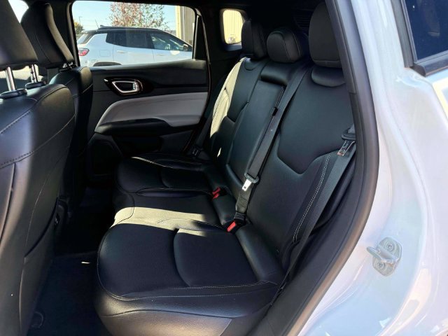 Used 2025 Jeep Compass Limited AWD/4WD image 12