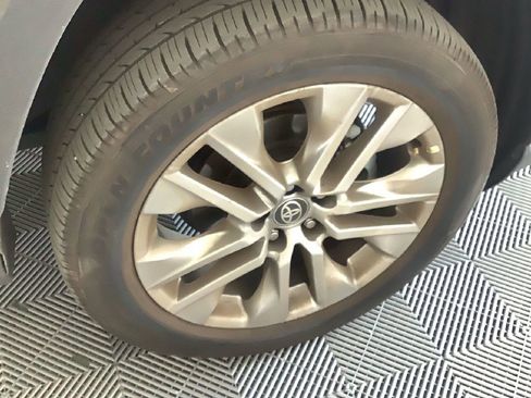 Used 2025 Toyota RAV4 XLE Premium image 8