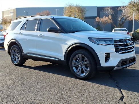 Used 2025 Ford Explorer Active w/ Active Comfort Package image 6