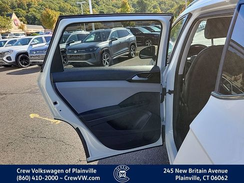 Certified 2023 Volkswagen Taos SE image 33