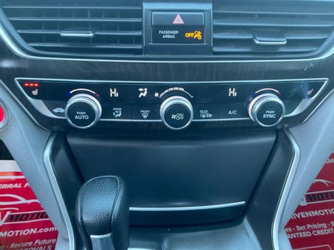 Used 2018 Honda Accord EX image 31