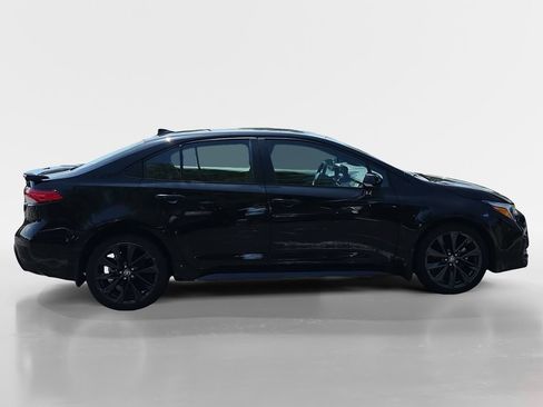 Used 2025 Toyota Corolla SE FWD image 3