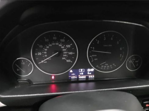 Used 2017 BMW 320i xDrive Sedan AWD/4WD image 4