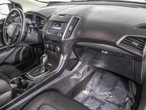 Used 2018 Ford Edge SE image 41