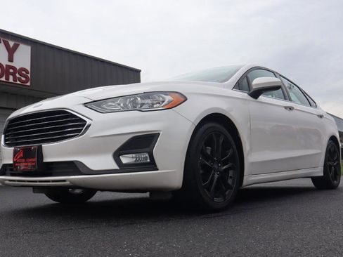 Used 2019 Ford Fusion SE w/ Equipment Group 151A FWD image 18
