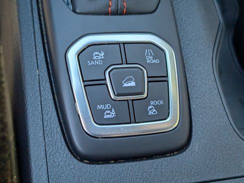 Used 2026 Nissan Frontier PRO-4X AWD/4WD image 21