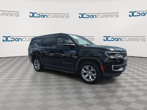 Used 2022 Jeep Wagoneer Series II AWD/4WD image 2