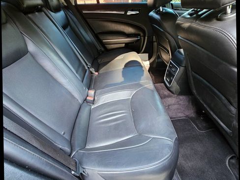 Used 2018 Chrysler 300 Limited image 27