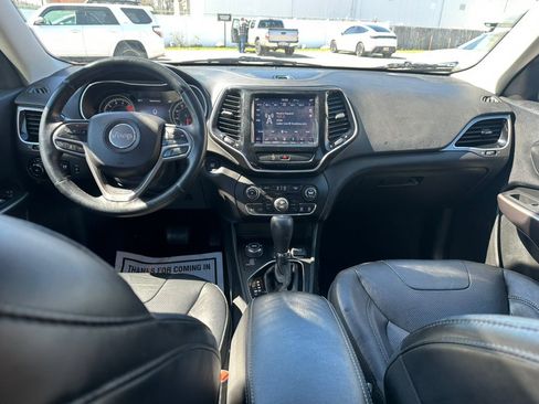 Used 2019 Jeep Cherokee Limited image 12