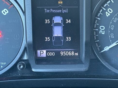 Used 2016 Toyota Tacoma TRD Sport image 25