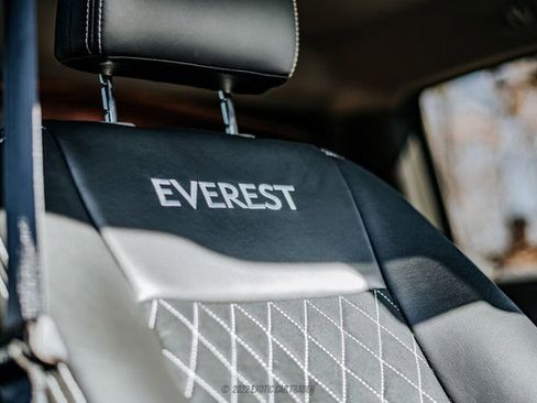 Used 2022 Ford F550 4x4 Crew Cab Super Duty w/ Power Equipment Group image 23