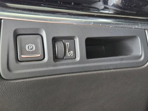 Used 2023 Cadillac XT6 Premium Luxury image 37