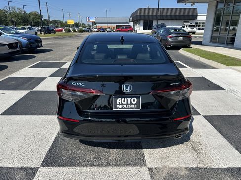Used 2025 Honda Civic Sport image 4