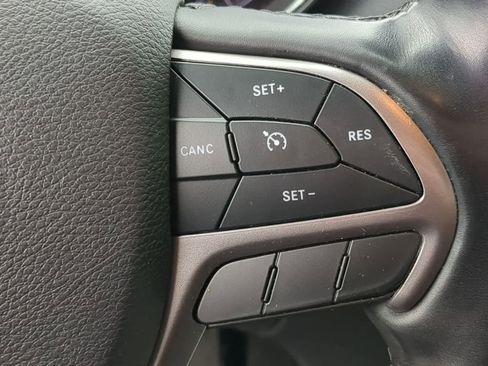 Used 2020 Jeep Grand Cherokee Limited image 24