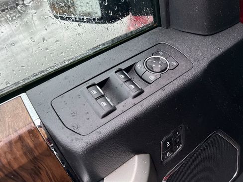 Used 2019 Ford F150 Lariat image 18