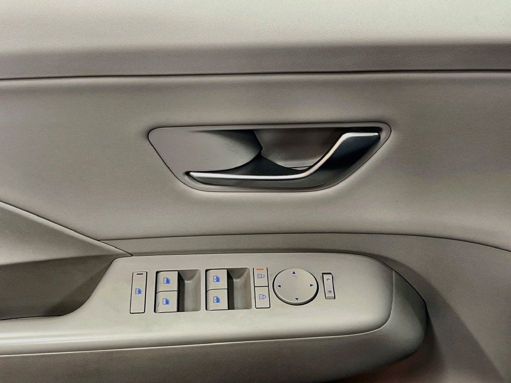 Used 2025 Hyundai Kona Limited AWD/4WD image 18