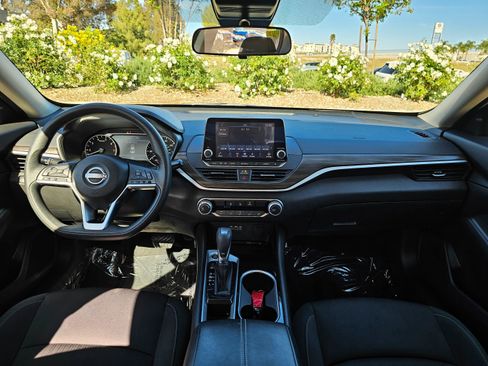 Used 2024 Nissan Altima 2.5 SV image 20