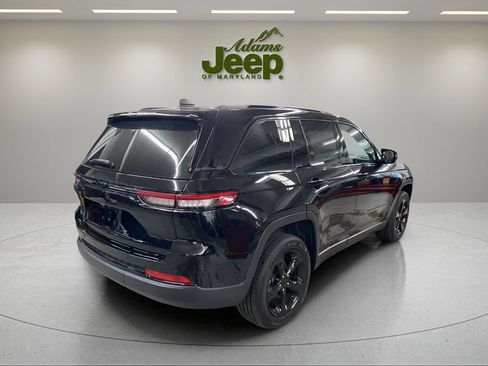 Used 2023 Jeep Grand Cherokee Altitude AWD/4WD image 5