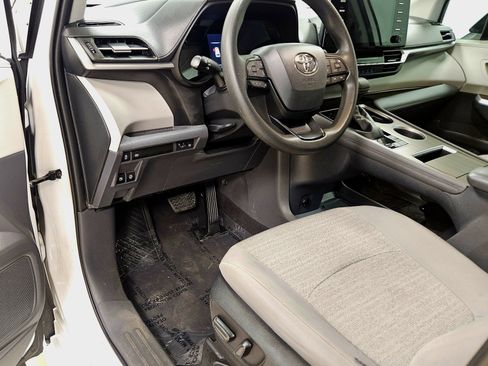 Used 2022 Toyota Sienna LE FWD image 34