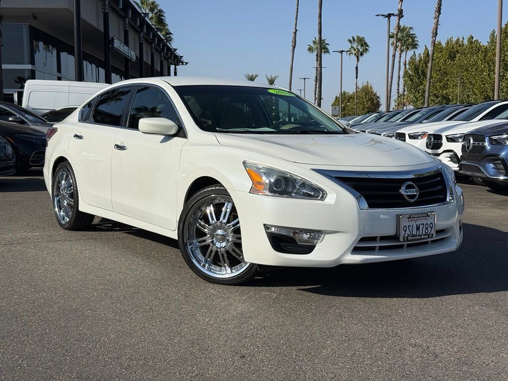 Used 2014 Nissan Altima 2.5 SV FWD image 1