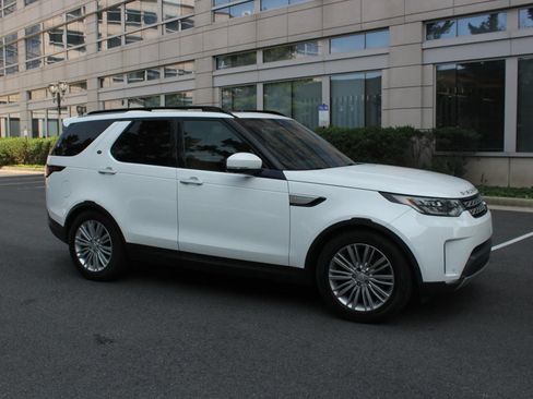 Used 2017 Land Rover Discovery HSE Luxury AWD/4WD image 2