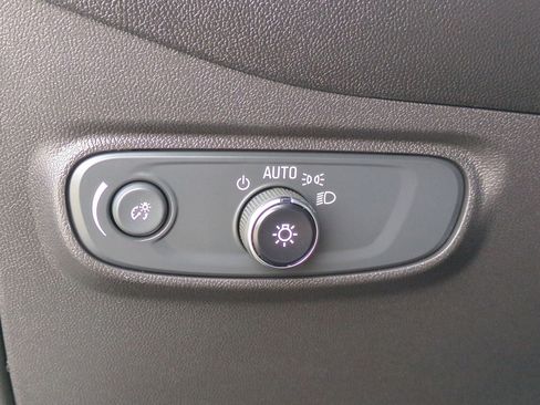 Used 2023 Chevrolet Equinox LT image 17