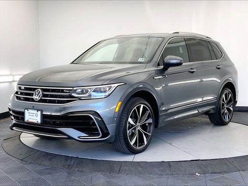 Used 2024 Volkswagen Tiguan SEL R-Line image 2