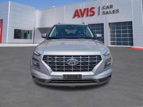 Used 2025 Hyundai Venue SEL FWD image 2