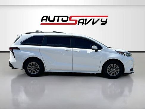 Used 2023 Toyota Sienna LE FWD image 8