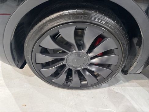 Used 2024 Tesla Model Y Performance image 34