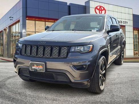 Used 2018 Jeep Grand Cherokee Altitude image 1
