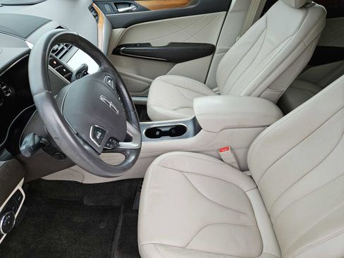 Used 2018 Lincoln MKC Select w/ Select Plus Package image 13