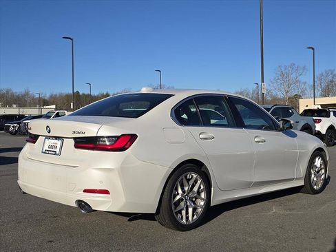 Used 2025 BMW 330i Sedan image 3