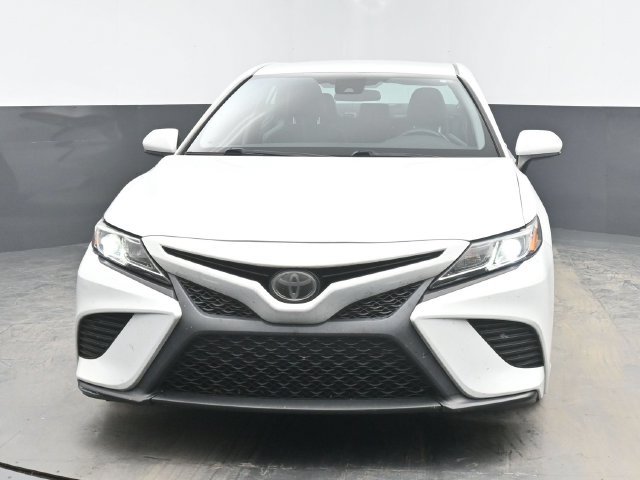 Used 2018 Toyota Camry SE FWD image 3