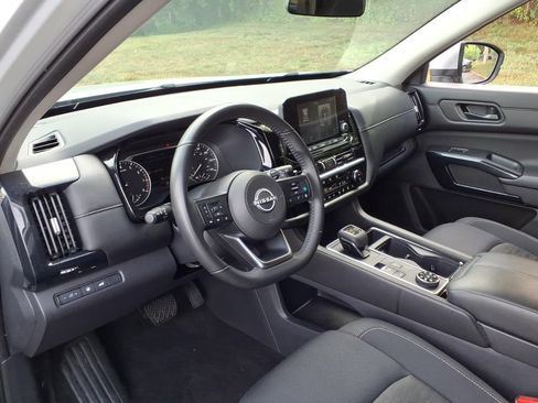 Used 2025 Nissan Pathfinder SV AWD/4WD image 13