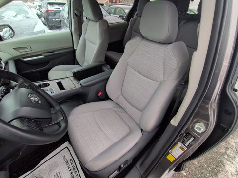 Used 2023 Toyota Sienna LE image 7