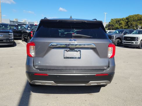 Used 2022 Ford Explorer XLT w/ Equipment Group 202A image 6