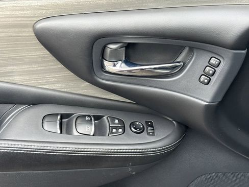 Used 2018 Nissan Murano Platinum w/ Cargo Package image 16