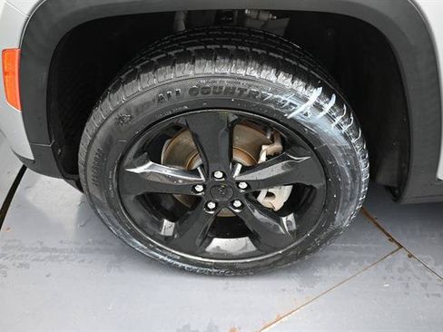 Used 2021 Jeep Grand Cherokee L Laredo RWD image 21