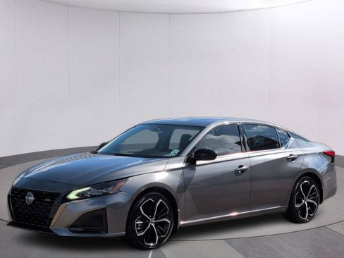 Used 2024 Nissan Altima 2.5 SR w/ SR Premium Package FWD image 1