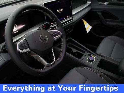 New 2026 Volkswagen Tiguan SE image 2