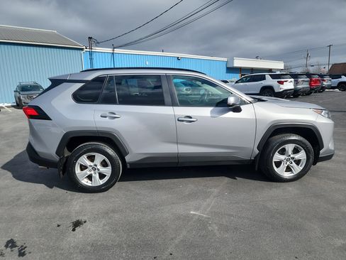 Used 2020 Toyota RAV4 XLE w/ Carpet Mat Package image 9
