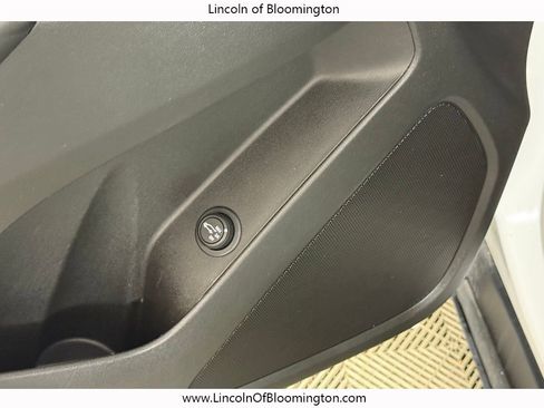 Used 2018 Chevrolet Equinox LT image 18