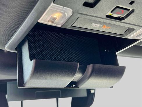 Used 2024 Toyota Tacoma TRD Sport image 33