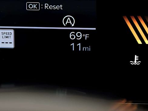 Used 2025 Kia Sorento S w/ Panoramic Sunroof Package FWD image 34