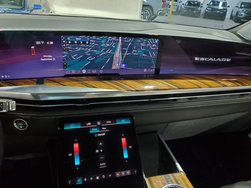 Used 2025 Cadillac Escalade Sport Platinum w/ LPO, Floor Liner Package AWD/4WD image 34
