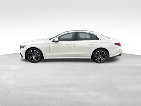 Used 2025 Mercedes-Benz E 350 4MATIC Sedan image 3