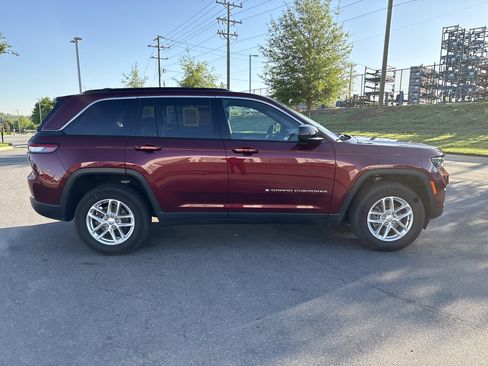 Used 2025 Jeep Grand Cherokee Laredo X AWD/4WD image 10
